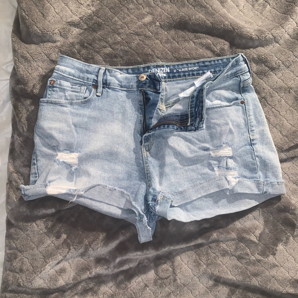 BOGO WHEN BUNDLED!! Ripped High Rise (Levi’s) Denim Shorts